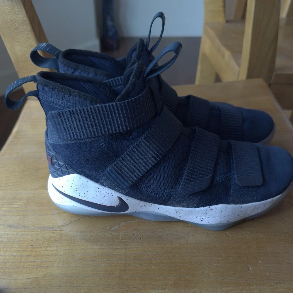 Nike LeBron Soldier 11 Midnight Navy Basketball Shoes 897644-402 Mens